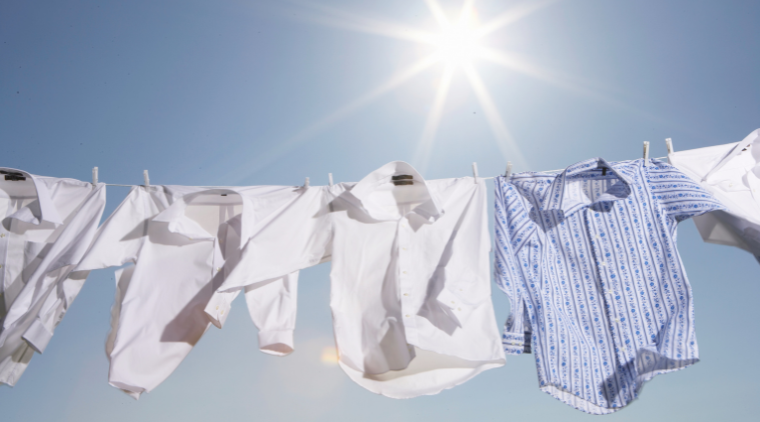 Tránh phơi quần áo trực tiếp dưới ánh nắng mặt trời