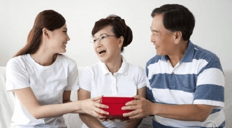 Ý tưởng 1: Bộ quà tặng thực phẩm chay hoặc hương liệu chay để thể hiện tôn trọng với tín ngưỡng Phật giáo.